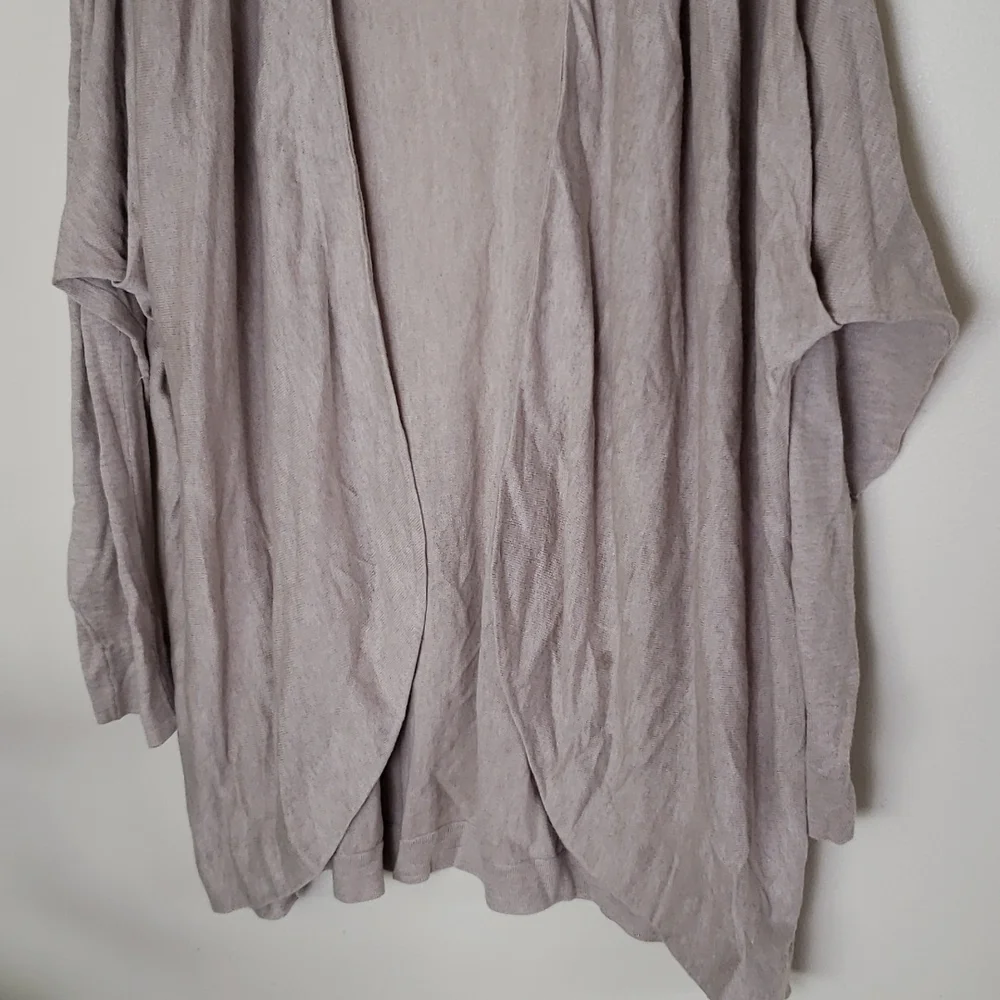 Express pleated shoulder cream gray women's size medium